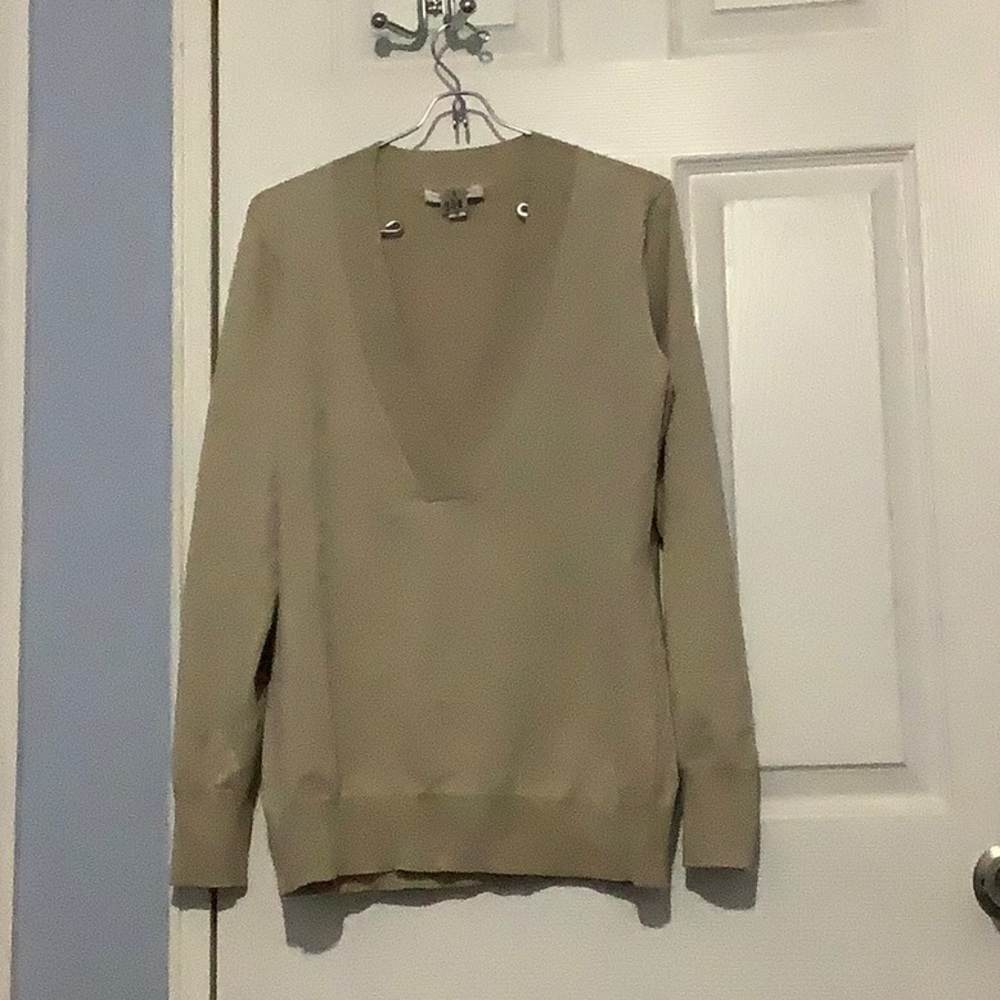 Long sleeve v neck sweater